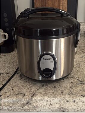 Aroma Home Stainless Steel Rice Cooker with Black Lid